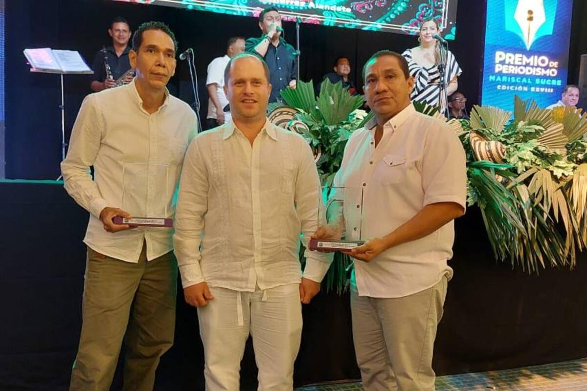 Periodista y reportero gráfico de El Universal ganan premio Mariscal Sucre