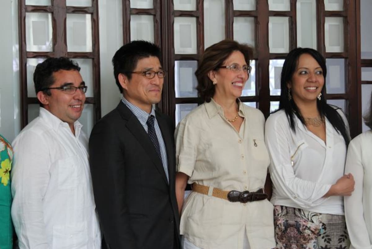 Edgar Alarcón, director del Cetic, donde funcionará el CIER Norte; Kwang Ok Jang, presidente de LG en Colombia; Patricia Martínez, viceministra para la educación superior y Arleth Saurith, jefe de Innovación Educativa de Mineducación; asistieron a la presentación del CIER Norte. Erica Otero Brito / El Universal