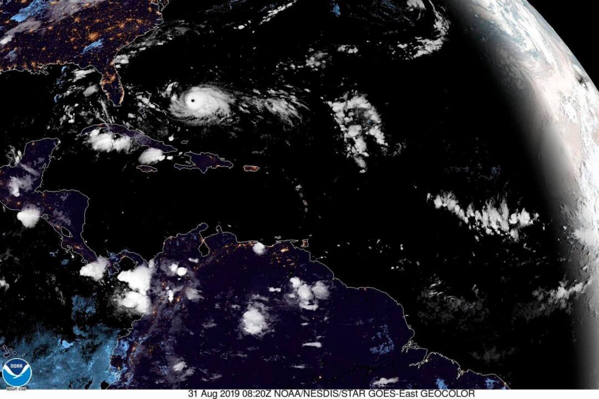 Dorian se hace fuerte y amenaza al sureste de EE.UU. sin impactar en Florida