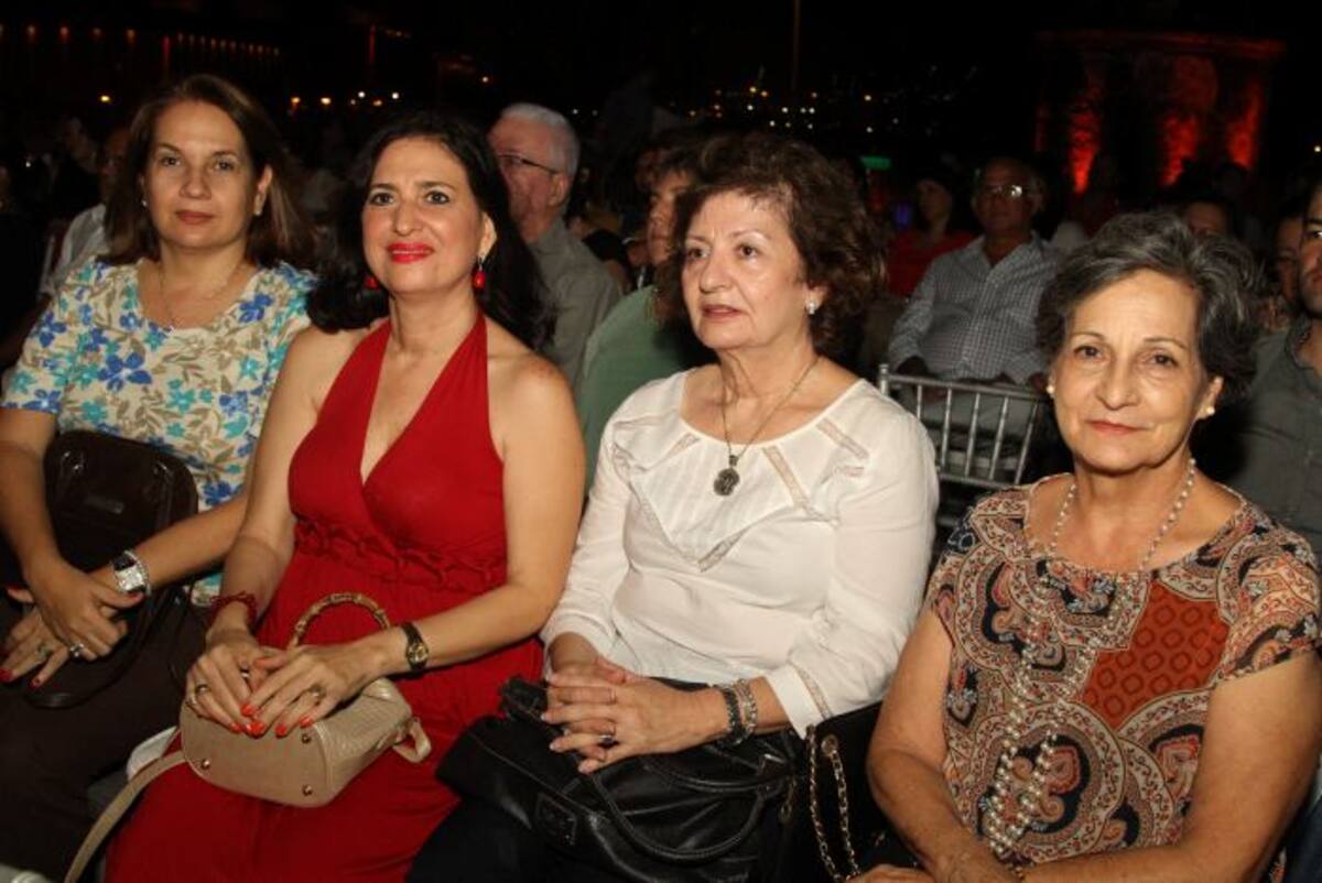 Beatriz Villalba, Claudia Rodríguez, Gloria Morales de García y Lucy García.