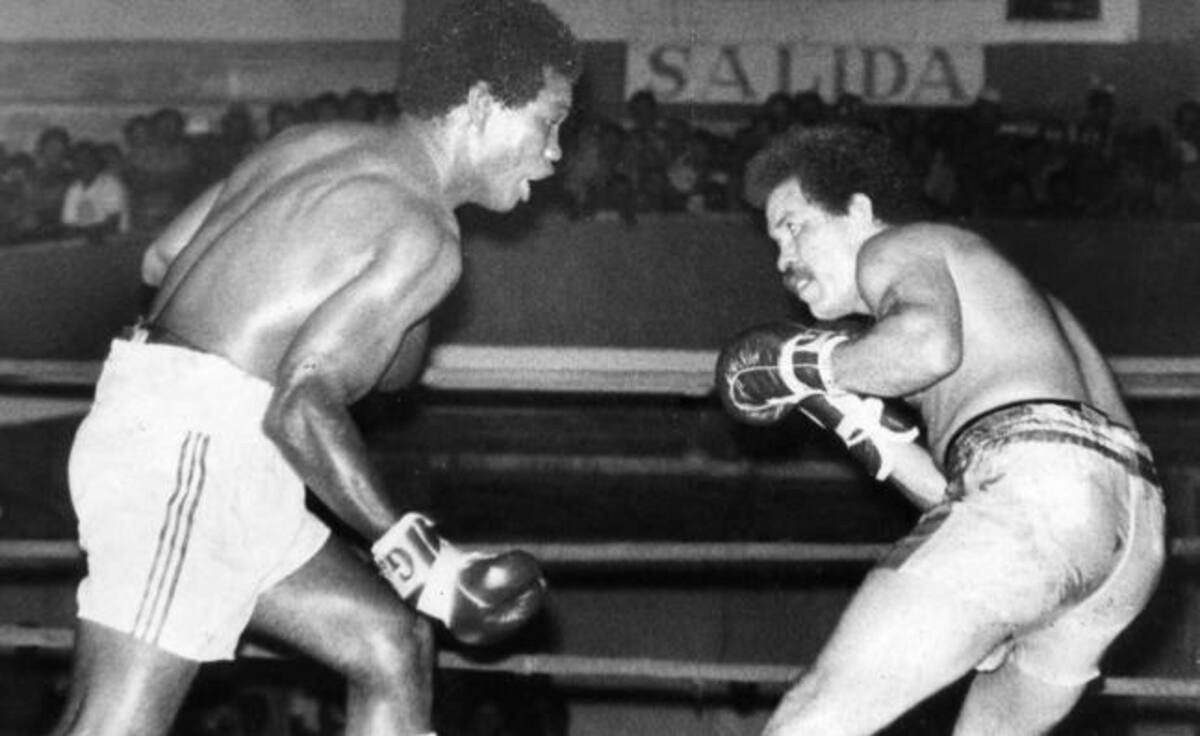 Rodrigo Valdez y Orlando Pineda, en uno de los combates realizados en la década de los 60. //Cortesía