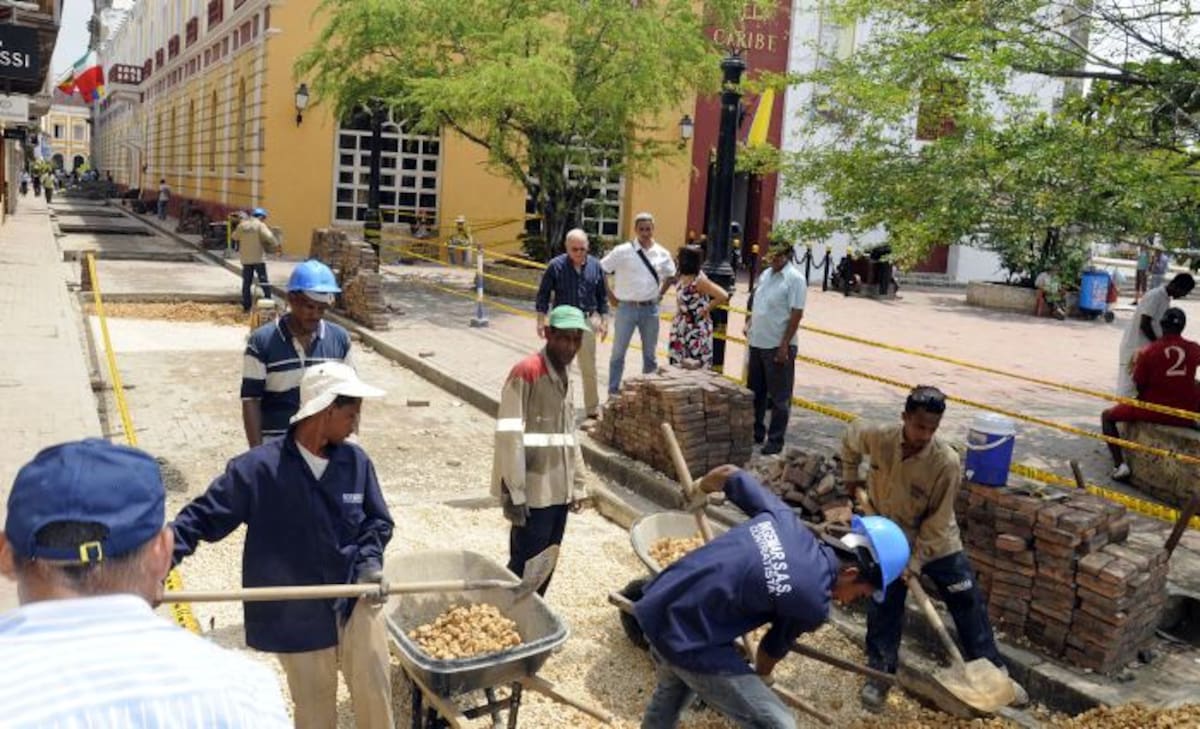 Trabajos que se realizan en la calle San Juan de Dios. CORTESÍA