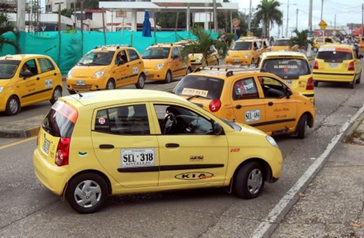 La Secretaría de Tránsito y Transporte anunció mayores controles en la aplicación de las tarifas de taxis. MANUEL SANTIAGO PÉREZ - EL UNIVERSAL -