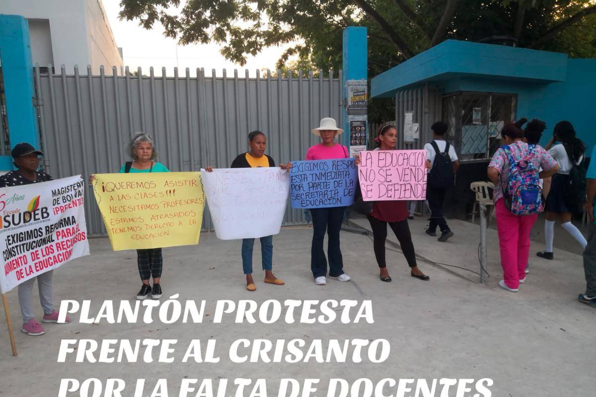 “Necesitamos profesores, estamos atrasados”: plantón en colegio de Turbaco