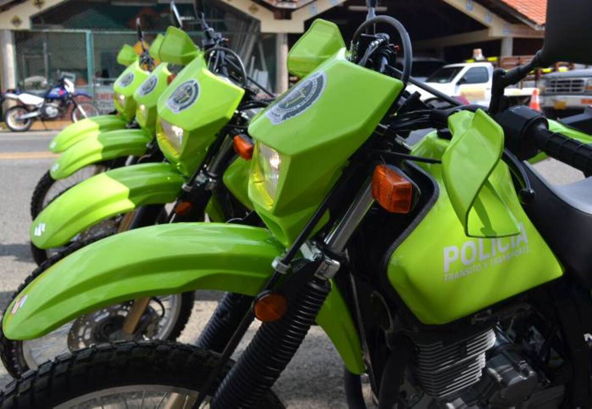 La motocicletas de alto cilindraje fueron entregadas a los comandantes de la Policía de Carreteras de Bolívar y Atlántico. CORTESÍA