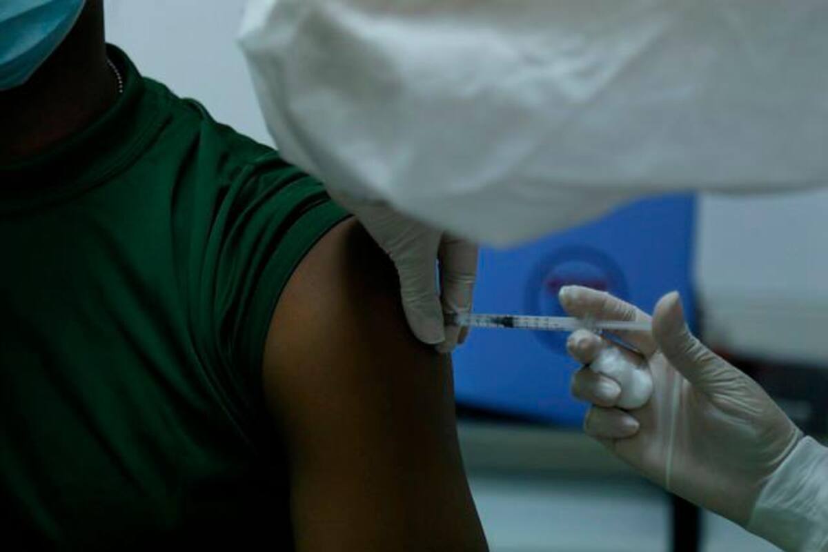COVID-19: Inmunización con una dosis llegó al 50 % este jueves