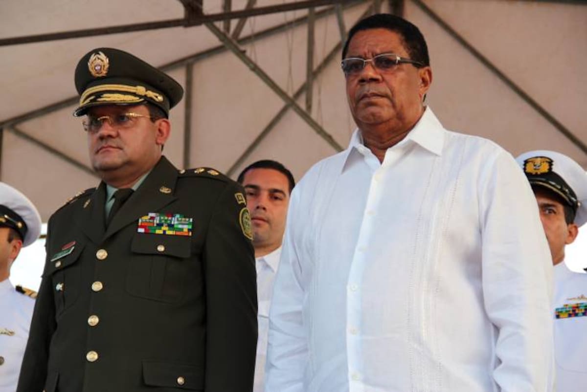 El comandante de la Policía de Barranquilla, brigadier general, Óscar Pérez y el alcalde electo de Cartagena, Campo Elías Terán. EL UNIVERSAL, GERMÁN GÓMEZ POLO