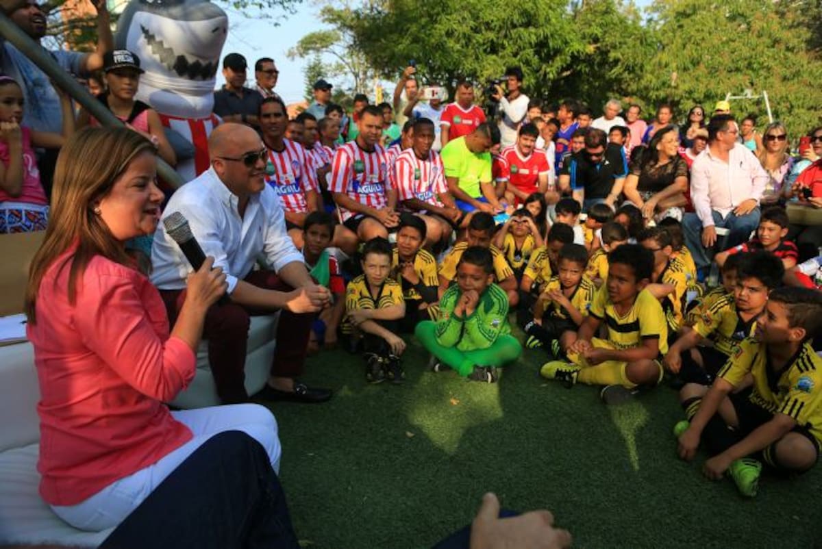 La alcaldesa Elsa Noguera en la inauguración del parque Cristo Rey. CORTESÍA