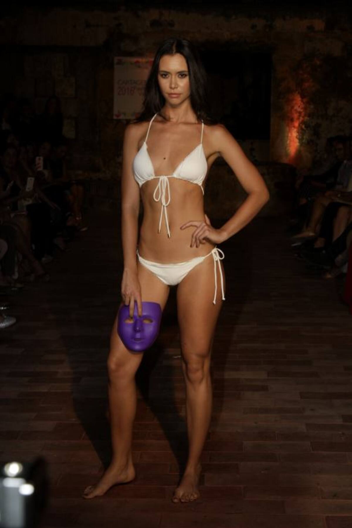 Una modelo en pasarela durante la clausura del Cartagena Fashion Week. KAILLINE GIRALDO - EL UNIVERSAL