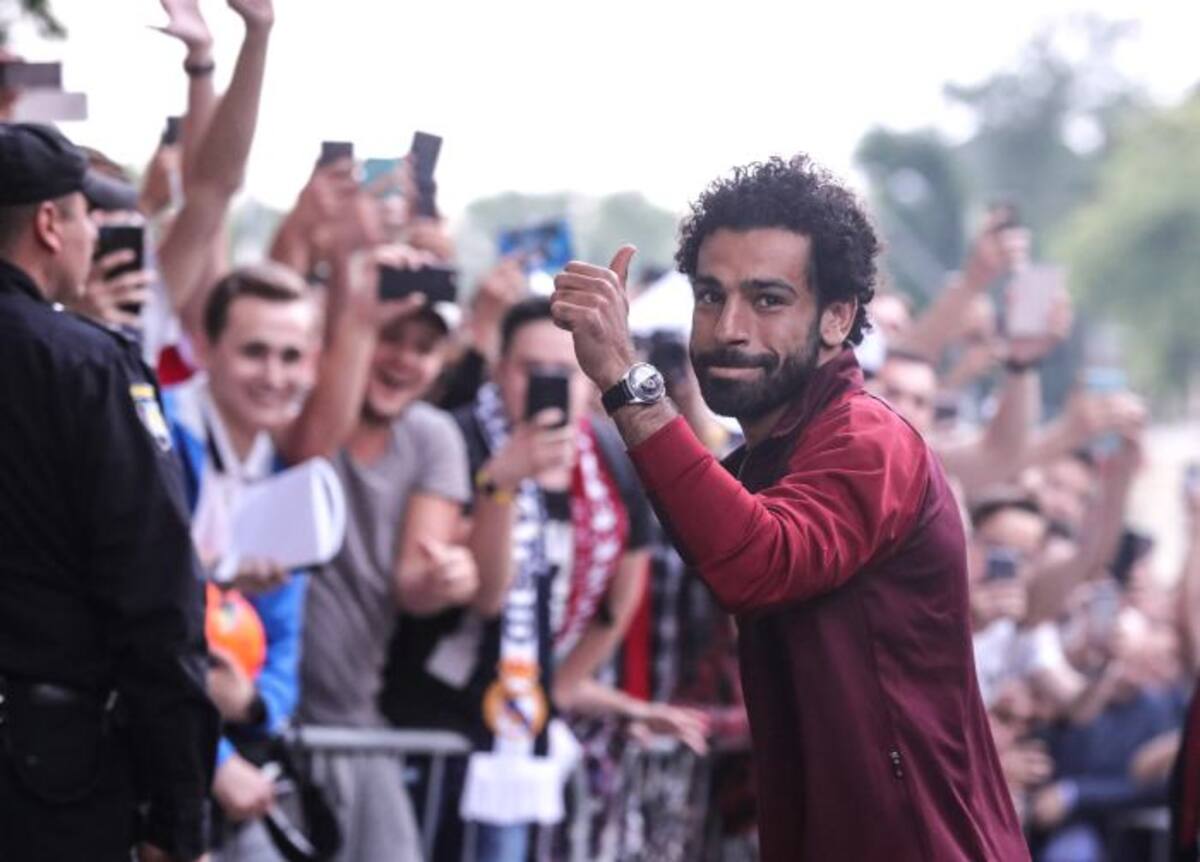 Mohamed Salah, delantero egipcio del Liverpool de Inglaterra, llega a su hotel de concentración en Kiev EFE ARMANDO BABANI