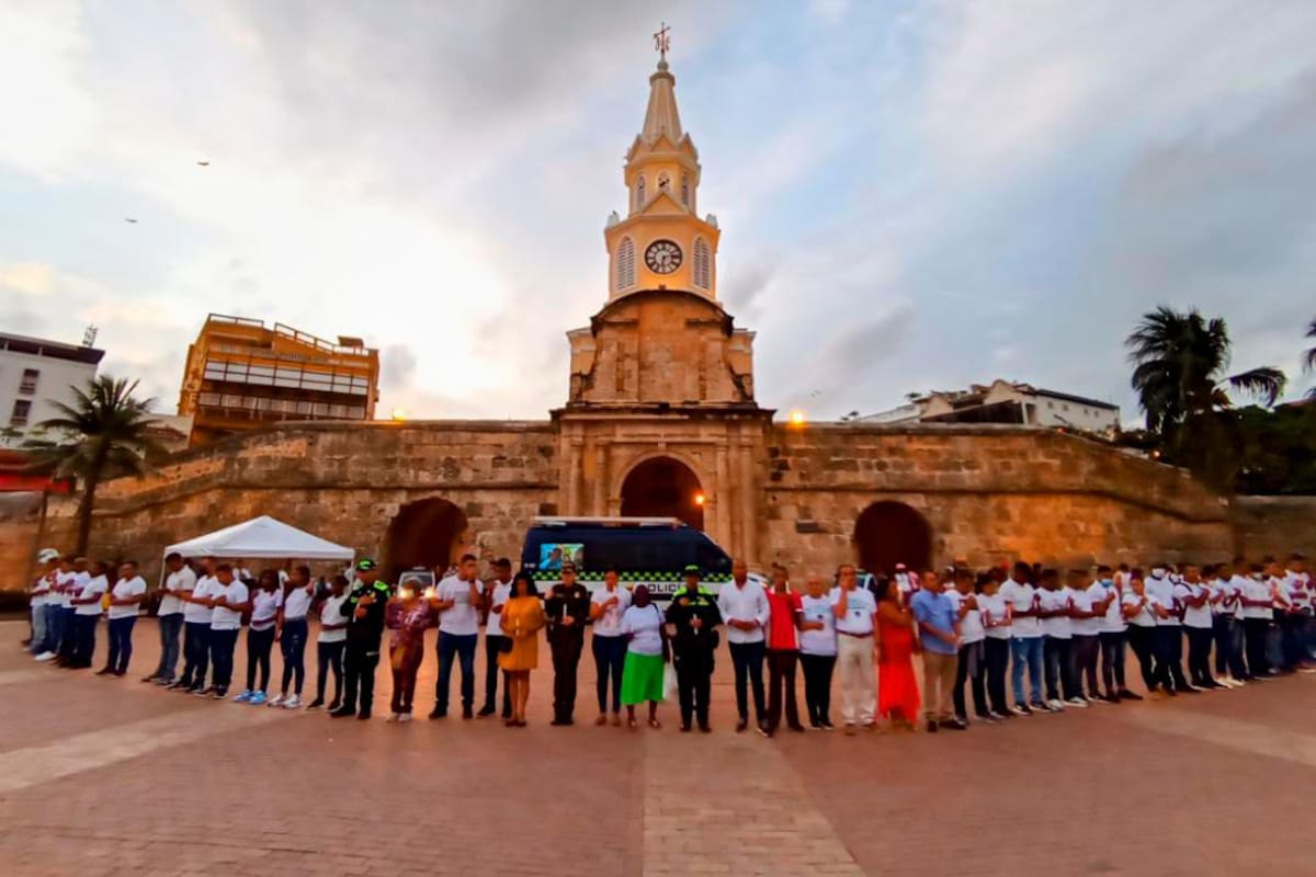 Cartagena se une a velatón nacional en rechazo al asesinato de policías