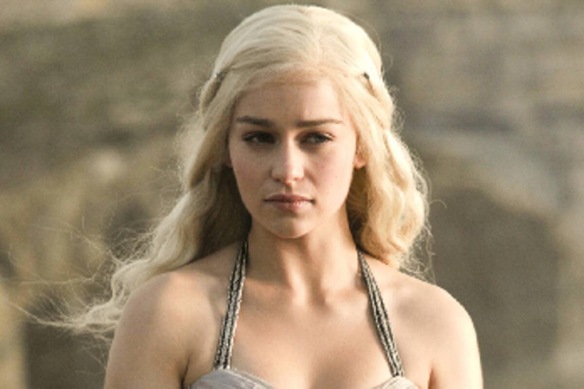 Los trucos de belleza de Emilia Clarke durante la cuarentena