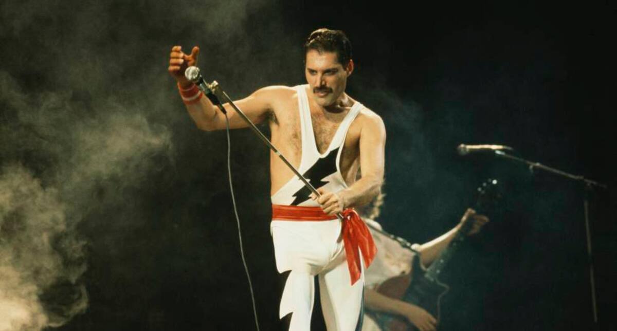 El 24 de noviembre de 1991 Freddie falleció, pero su nombre en Queen suena en presente.