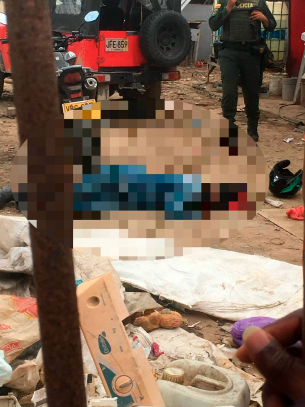 Hernán Tordecilla quedó tendido en el suelo luego de recibir los balazos, en Pasacaballos.