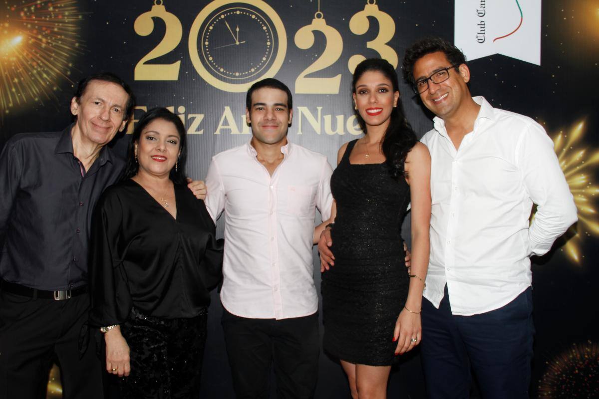 Emilio Juan, Marieta de Juan, Emilo José Juan, Marieta Juan y Hernando Becerra.