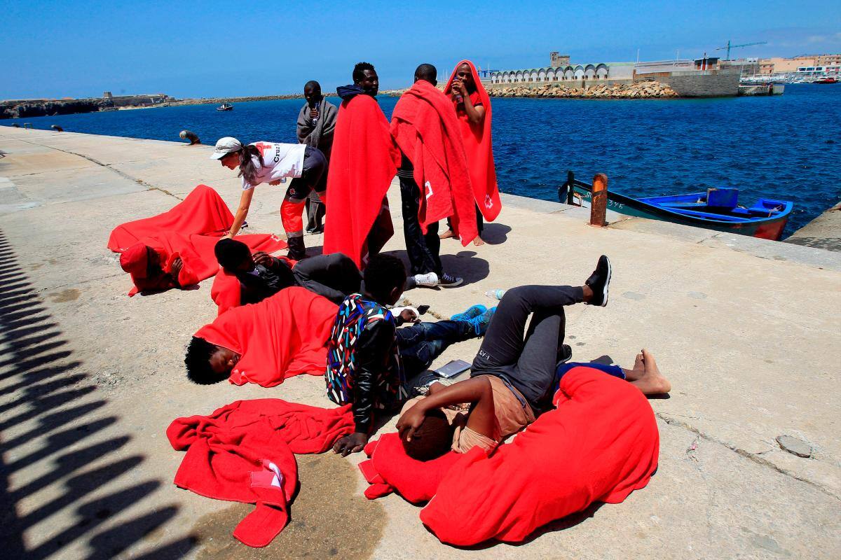 Reino Unido pedirá a los inmigrantes hablar inglés y llegar con una oferta