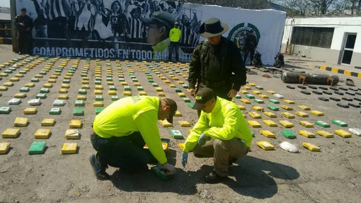 La Policía Antinarcóticos informó que en las últimas horas realizó distintos operativos en los puetos de Barranquilla y Cartagena, en los cuales logró incautar 482 kilos de clorhidrato de cocaína. COLPRENSA