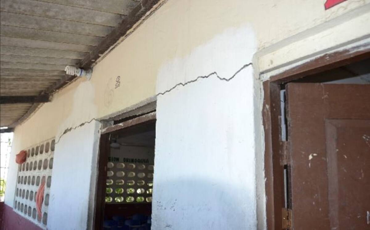 La Institución Educativa María Cano presenta agrietamientos en su estructura. Foto: Cortesía