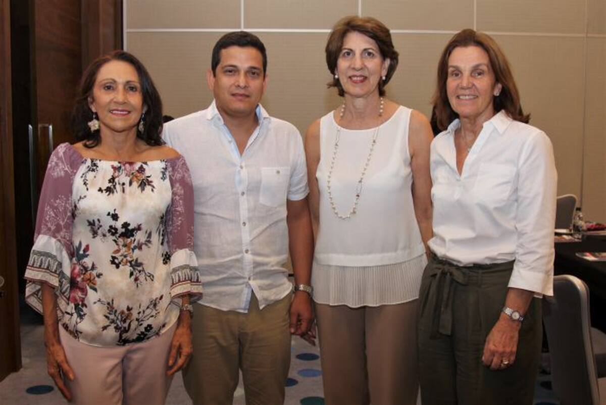 Silvana Giaimo, Irvin Pérez, Sonia Gedeón y Gabriela de Londoño. KAILLINE GIRALDO