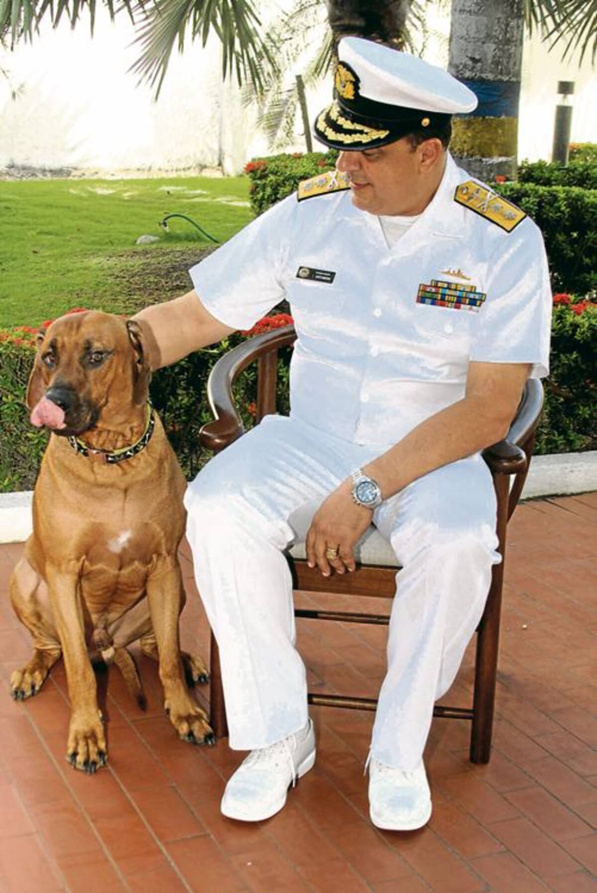 Contralmirante, Leonardo Santamaría