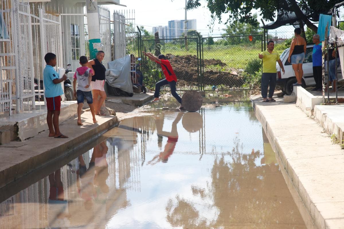 En Villa Estrella se quejan de la obstrucción del canal