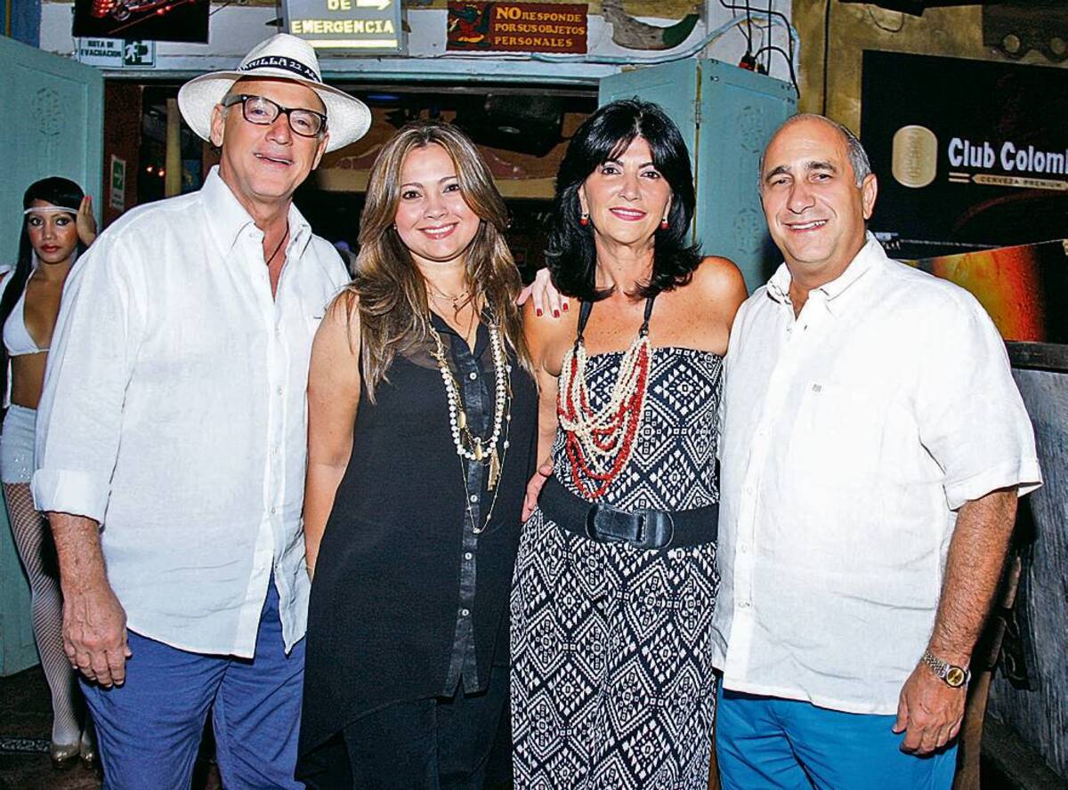 Johnny Ordosgoitia, Catalina Martínez, Carmiña de Dáger y David Dáger.
