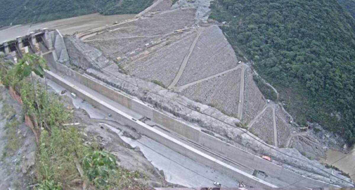 Luis Pérez, gobernador de Antioquia, expresó que EPM ha minimizado la información y que las diferentes declaraciones que se conocen por los medios y las redes sociales son una "melcocha". @JulieDuque1