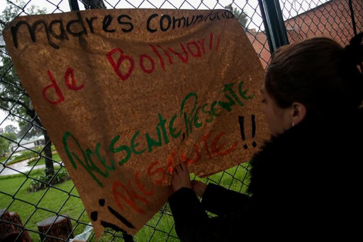 Decenas de Madres Comunitarias protestan desde hace varios días en el ICBF. COLPRENSA