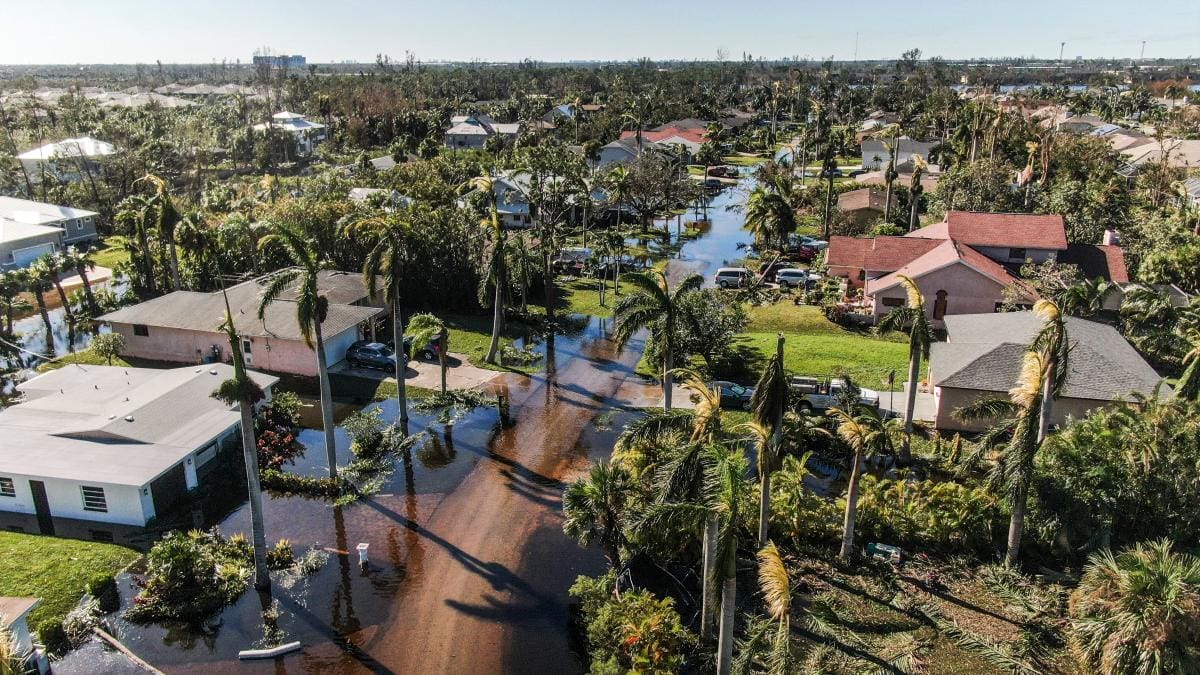 Vista aérea de las inundaciones tras el paso del huracán Ian, en Fort Myers, Florida (EE. UU.), este viernes. //EFE