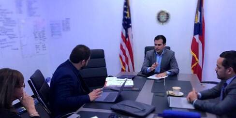 Gobernador de Puerto Rico trata la transición de su Gobierno con su sucesora