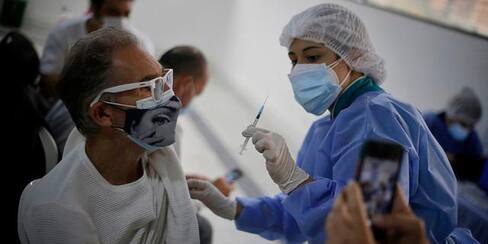 Recomiendan a pacientes con arritmias cardiacas vacunarse contra el COVID-19