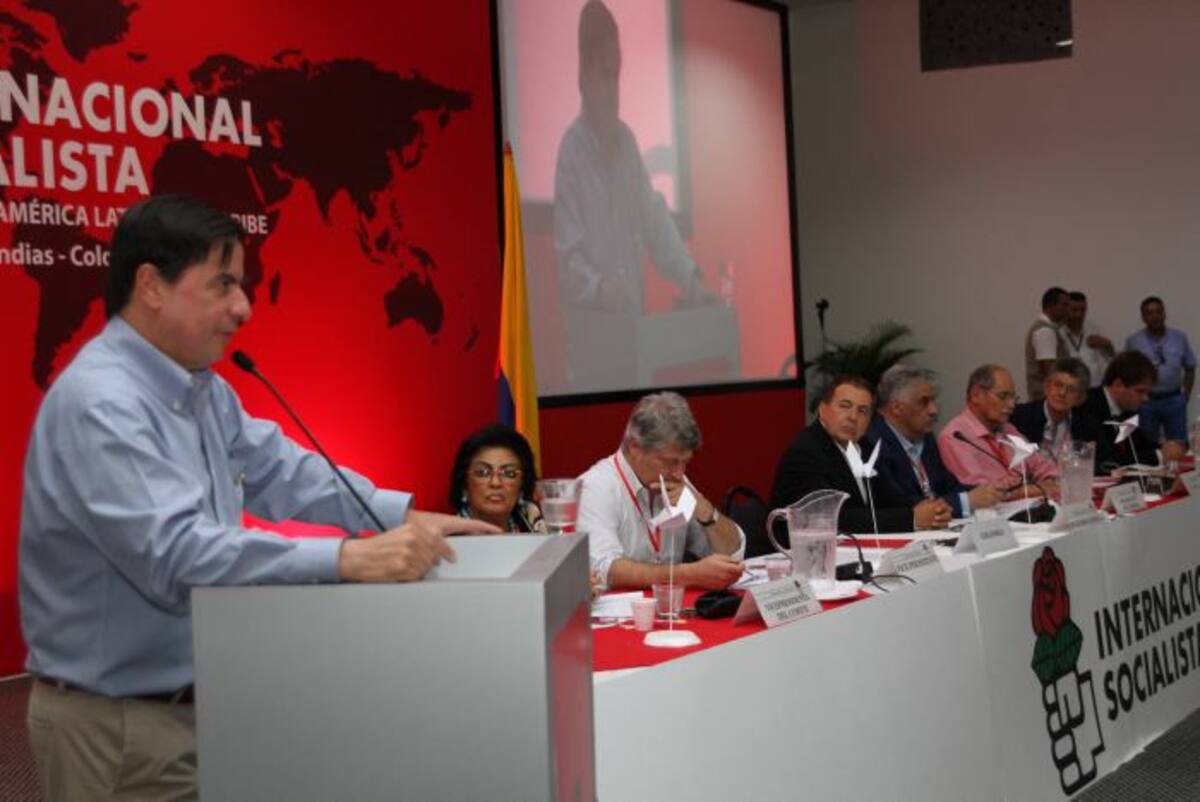 El ministro del interior, Juan Fernando Cristo, militante del Partido Liberal, se hizo presente y también intervino en la junta del Comité de la Internacional Socialista que concluye hoy ÓSCAR DÍAZ