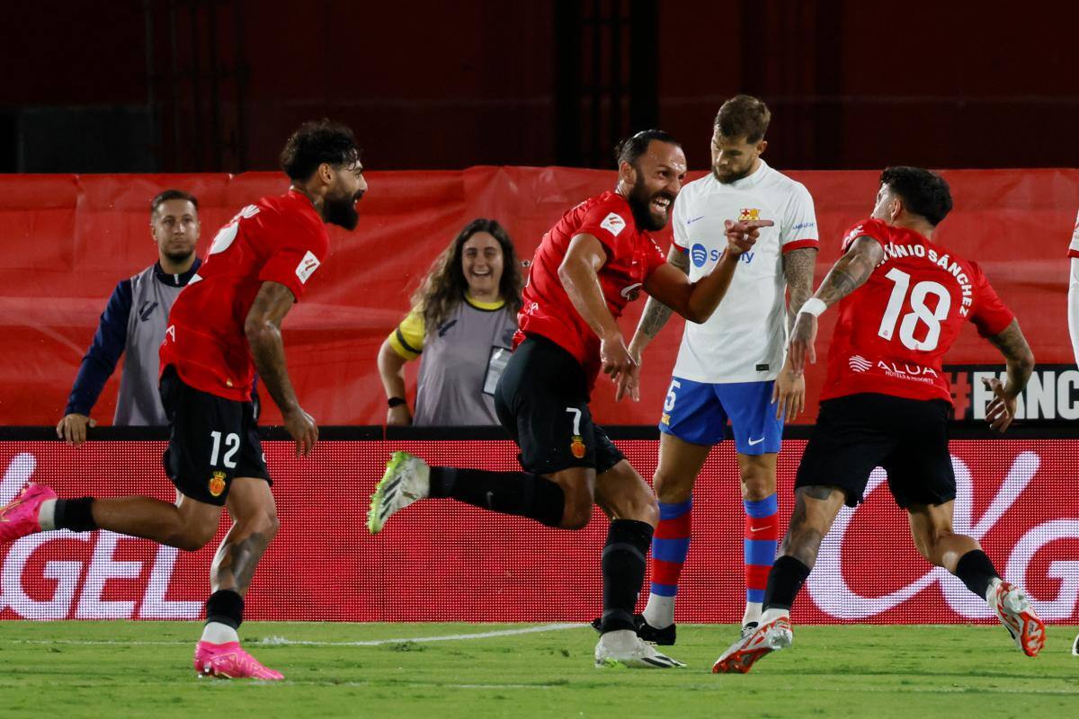 Mallorca frena al líder Barcelona tras empatar a dos goles