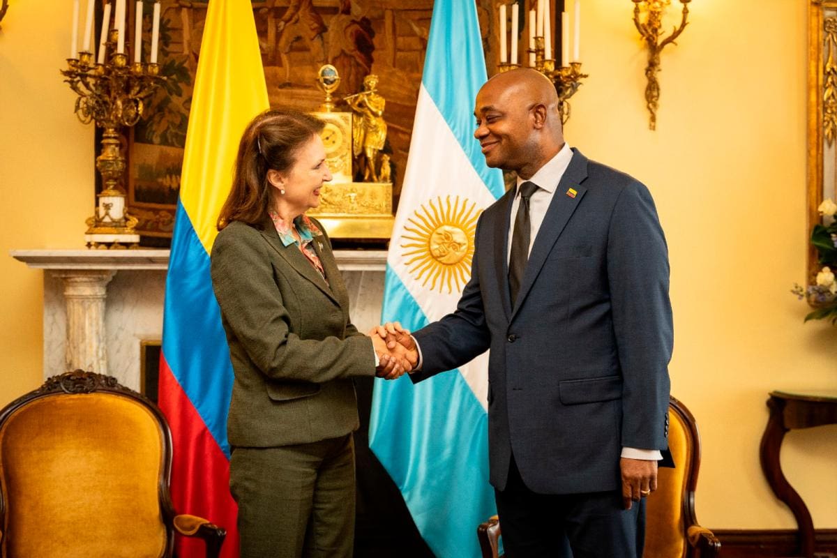Cancilleres de Colombia y Argentina zanjan crisis y abren “nueva relación”