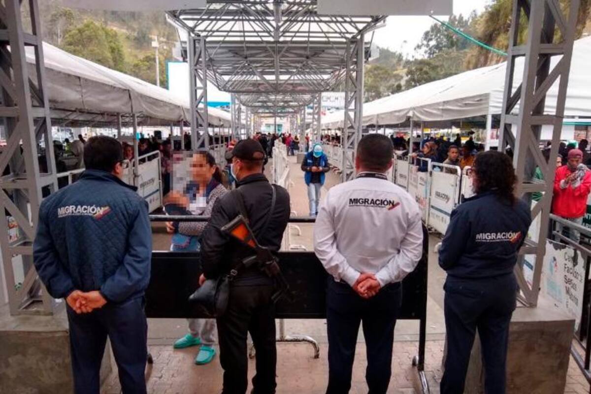 Calamidad pública en frontera de Colombia con Ecuador por venezolanos