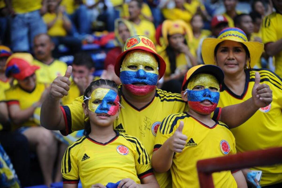 Los hinchas colombianos alentaron en todo momento a la selección. AFP