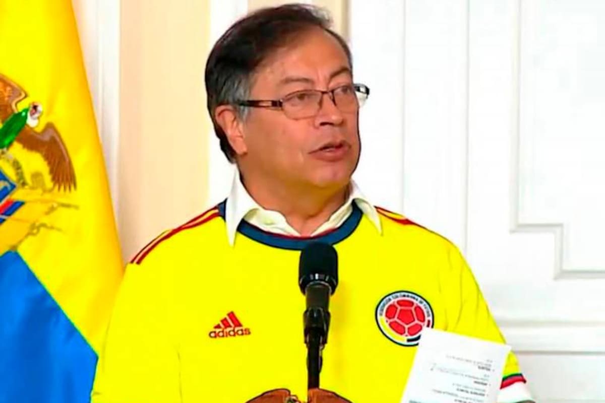 Petrismo prendió bodegas para defender al presidente de Colombia