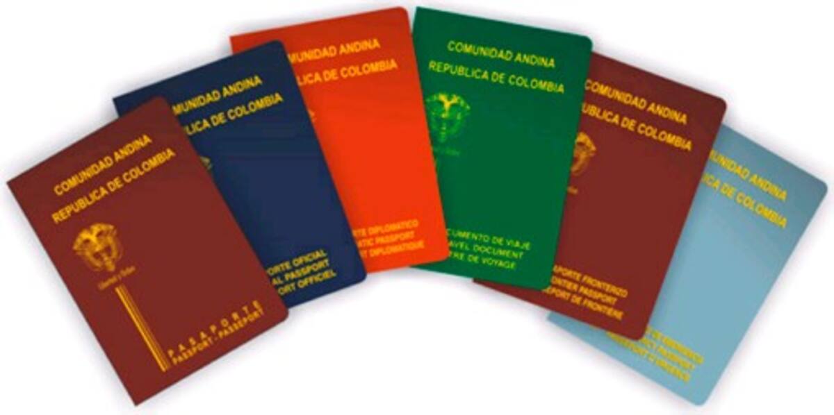 El Pasaporte de Lectura Mecánica, como su nombre lo sugiere, tiene incorporada una Zona de Lectura Mecánica en la hoja de datos del dueño del documento. Los colores de las cubiertas varían según la clase de pasaporte. Tomada de www.pasaportes.gov.co