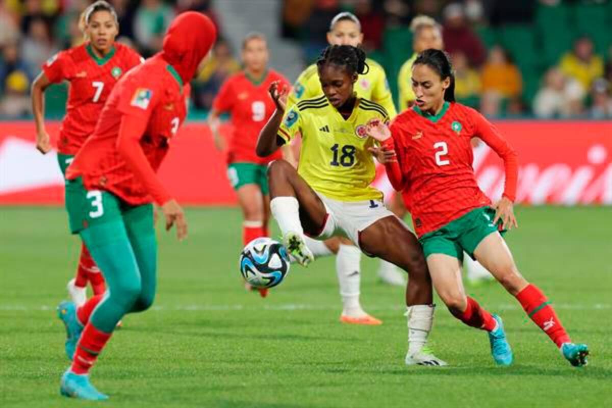 Colombia pierde, pero se clasifica de primero en el Mundial de Fútbol