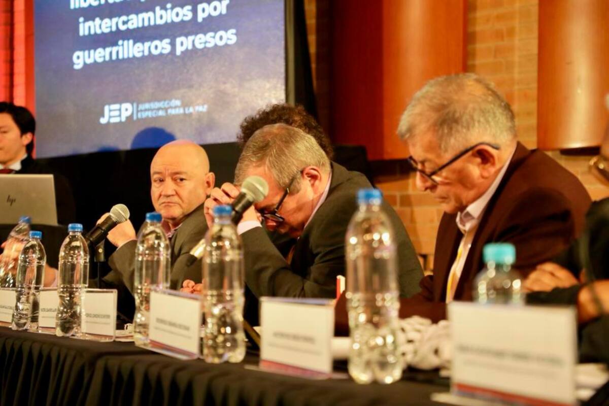 Rodrigo Londoño reconoce ante la JEP responsabilidad por secuestro