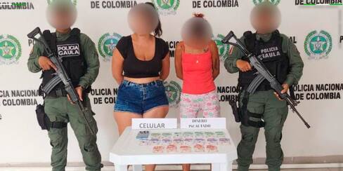 Capturan a 2 mujeres que se hacían pasar por extorsionistas de las Agc