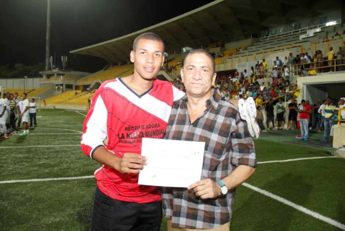 Pier Luigui Grazziani, portero de Alianza Petrolera, recibió una distinción por su buen nivel en el 2013. LUIS APARICIO/EL UNIVERSAL