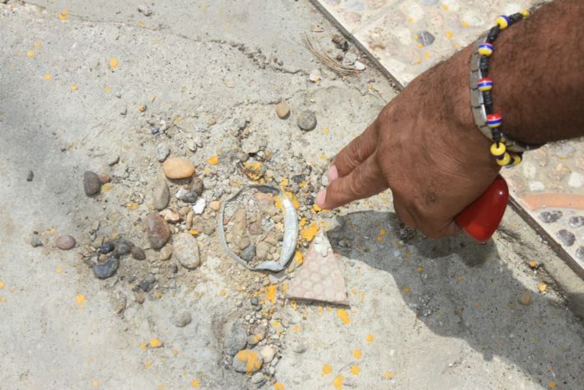 Así quedó el pavimento luego de que la Alcaldía desmontará dos talanqueras en la calle 10 de Nuevo Campestre. //Archivo.