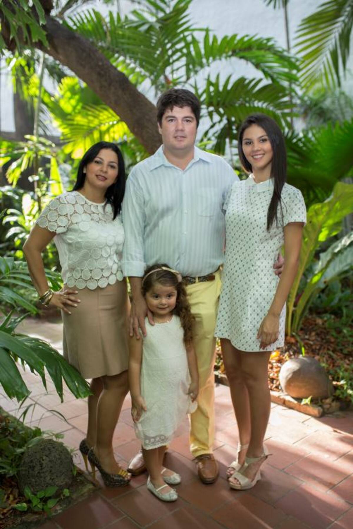 Beatriz Otero, Carlos Carrasquilla, Valentina y Mariana Carrasquilla.