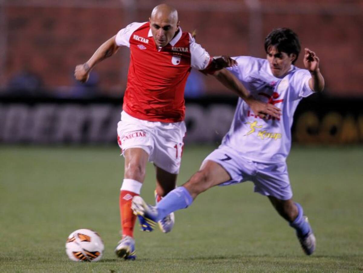 Real Garcilaso de Perú y Santa Fe empataron 1-1 en el estadio Garcilaso de la Vega de Cusco. AP Martin Mejia