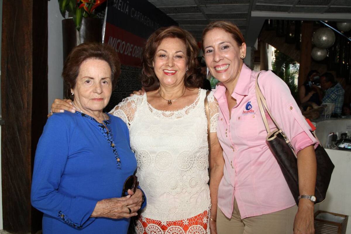 Graciela Vega, Marta Carrasco y Roxana Aranguren.