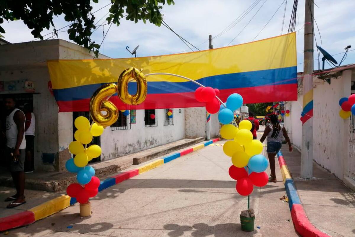 Alegría en el barrio 7 de agosto por su cumpleaños número 60