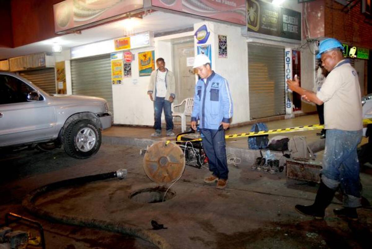 Aguas de Cartagena culminó satisfactoriamente con la reparación de un tubo conductor de agua potable de 30 pulgadas, el cual había sido perforado durante los trabajos del Tramos 5A de Transcaribe. NAYIB GAVIRIA AMADOR - EL UNIVERSAL