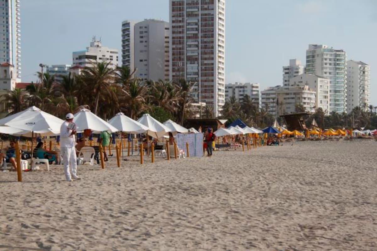 Indignación por presunta agresión de policía a mujer de 75 años en Bocagrande