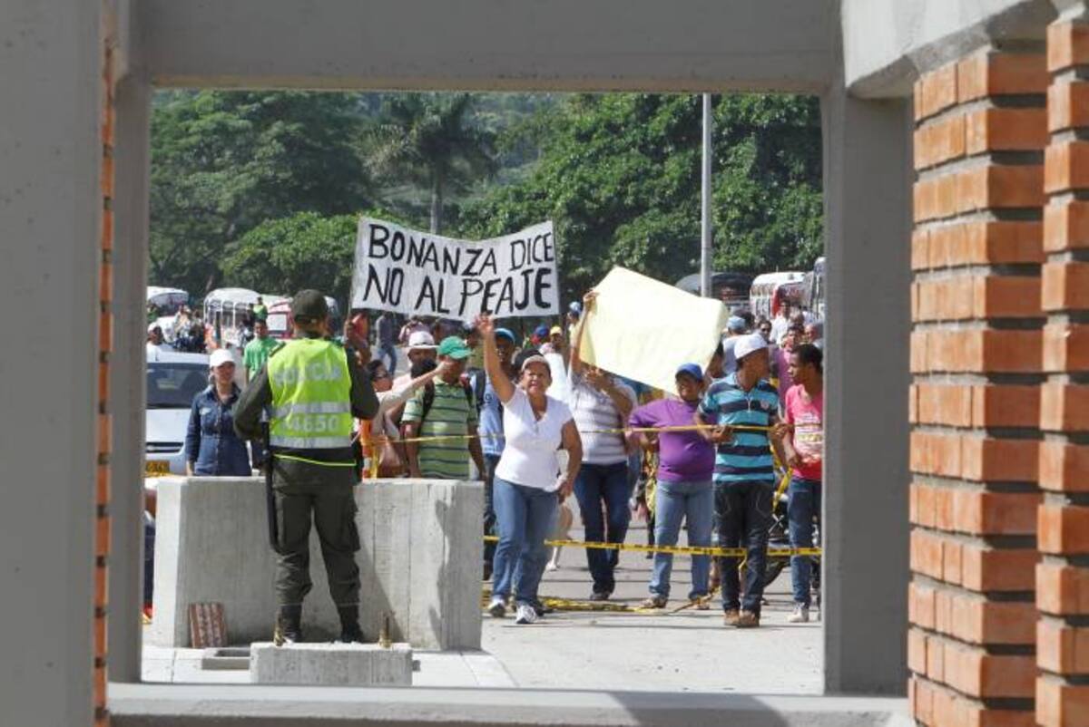 la protesta finalizó cerca de las 10 de la mañana de este viernes. JULIO CASTAÑO - EL UNIVERSAL